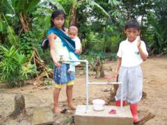 Comunidades con agua potable con energias renovables bombas gratis
